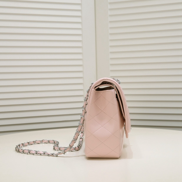 シャネルバッグ背面デザイン